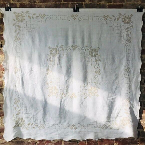 Tablecloth Vintage Cotton Cross Stitch 46'' x 50" - Picture 1 of 5